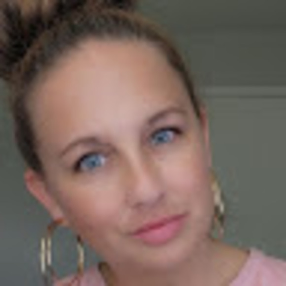 Meet your Posher, Kindra - Picture 1 of 1